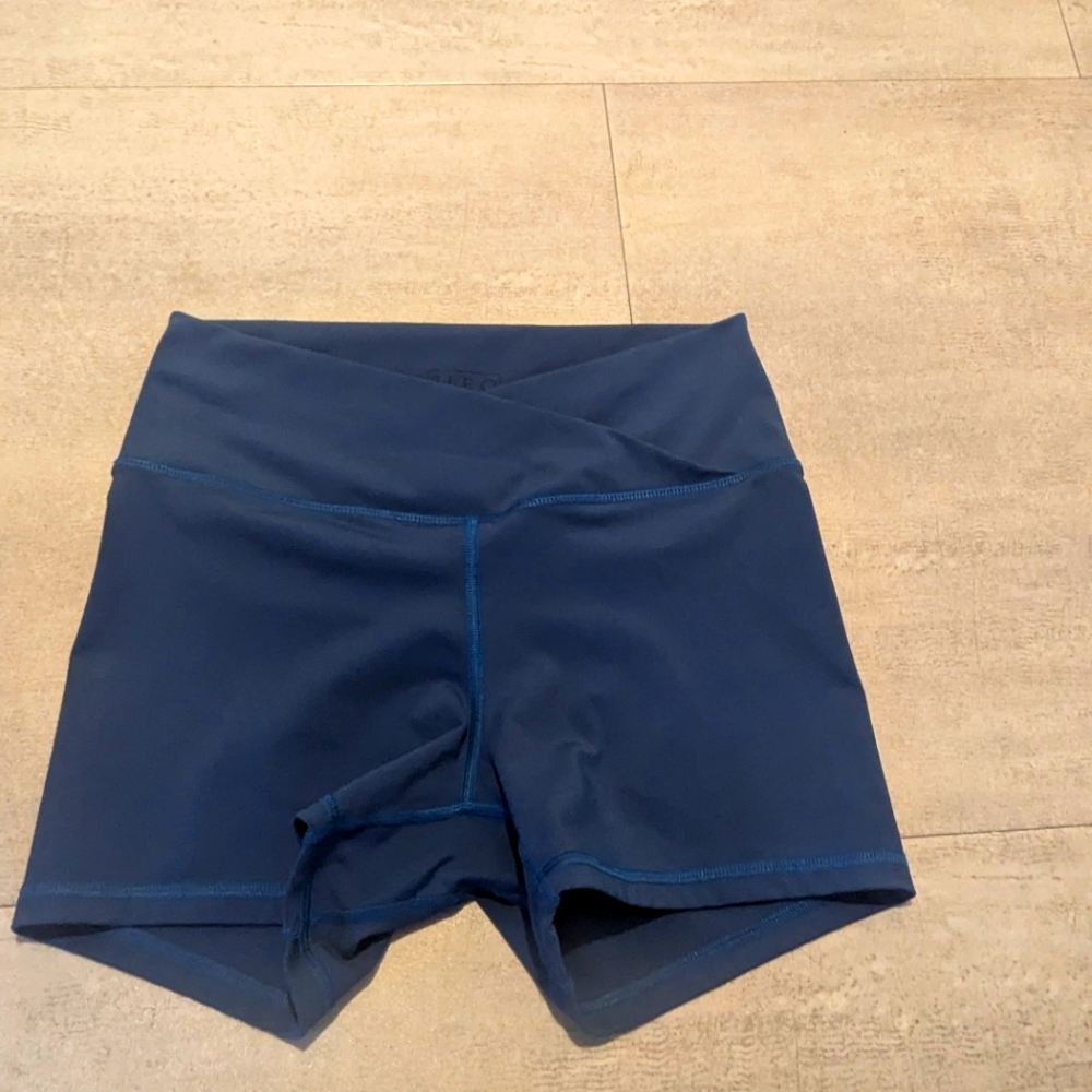Fleo v waist shorts